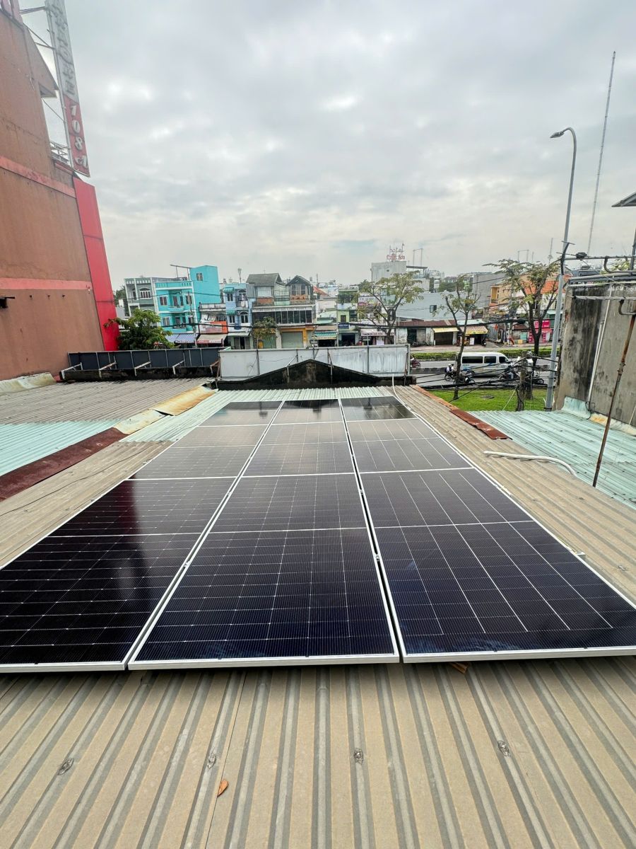 Thi công lắp đặt hệ thống năng lượng mặt trời