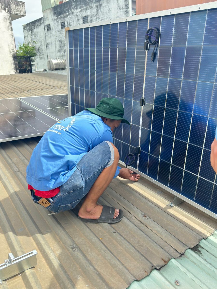 Thi công lắp đặt hệ thống năng lượng mặt trời