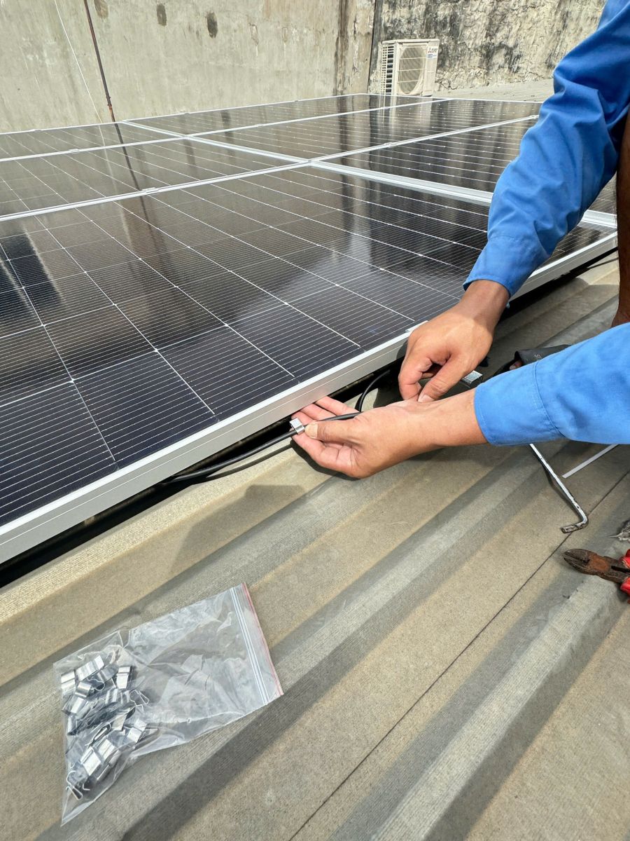 Thi công lắp đặt hệ thống năng lượng mặt trời