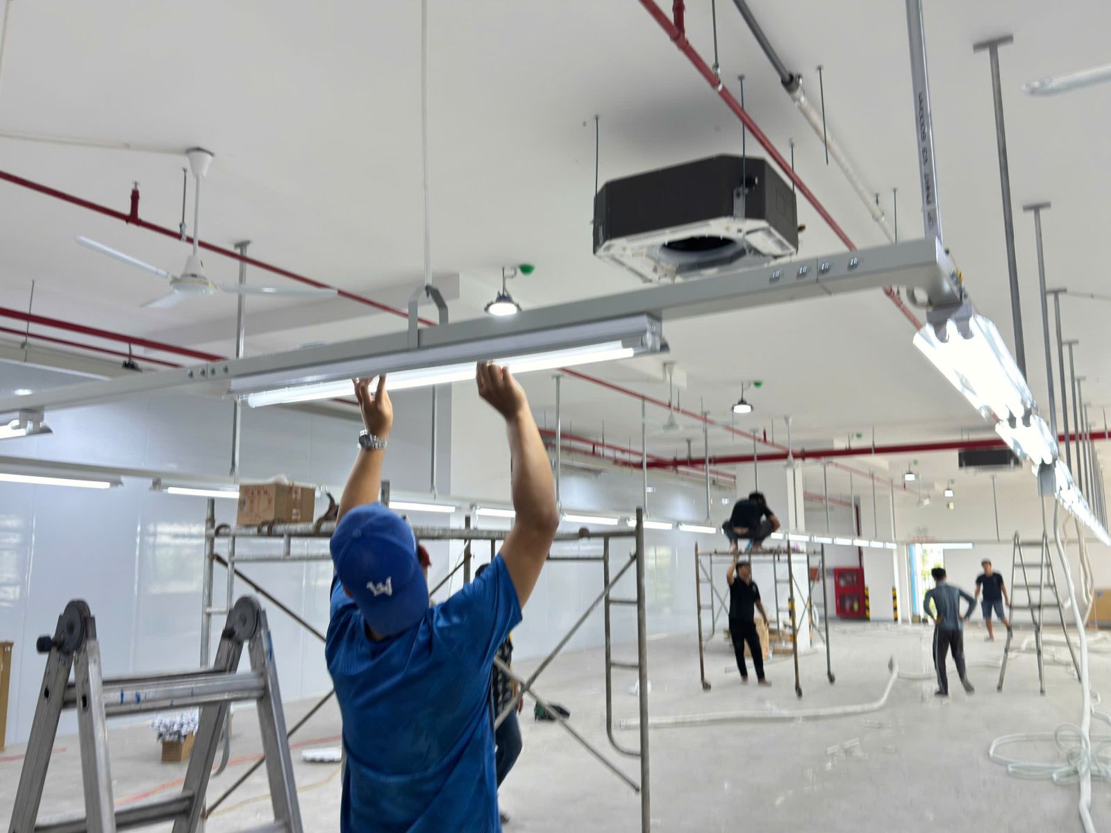 Thi Công Điện Xưởng May Uy Tín: Kinh Nghiệm & Tiêu Chí Chọn Đơn Vị