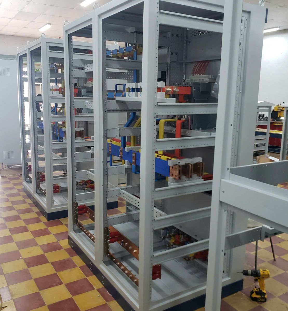 Thi công tủ điện
